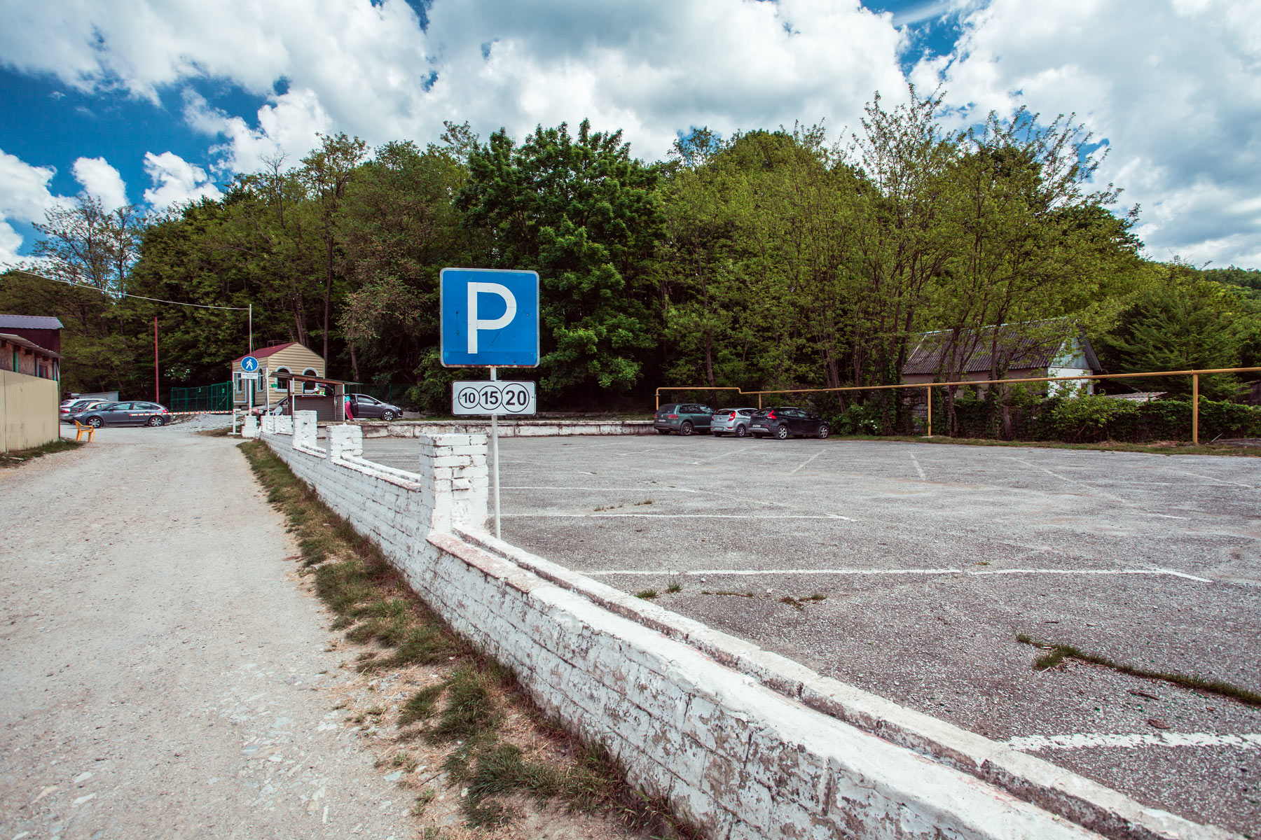 Парковка в долине реки Жане