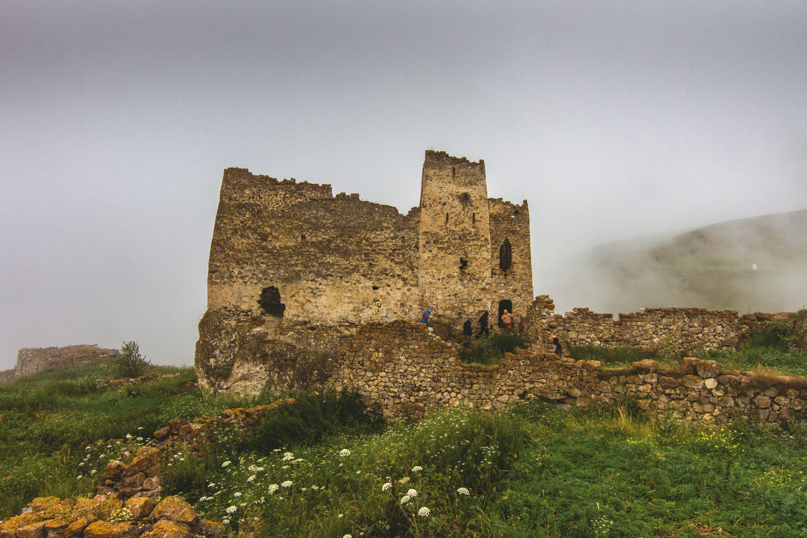 Замок «Фрегат», село Ханаз, Северная Осетия