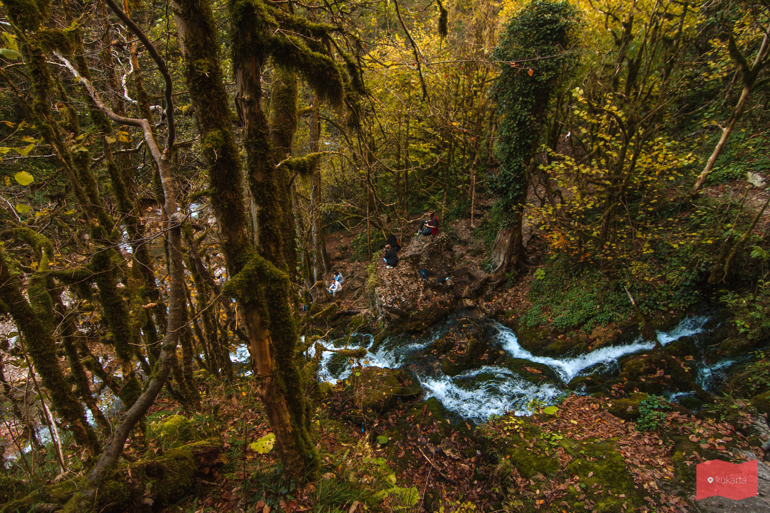 Осенний водопад Исиченко, Мезмай