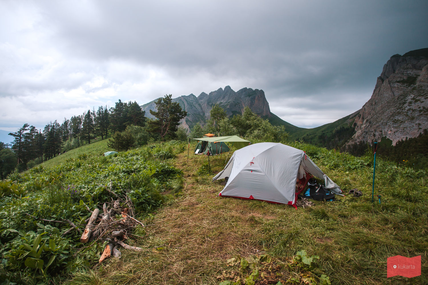 Лагерь в районе перевала Ачешбоки